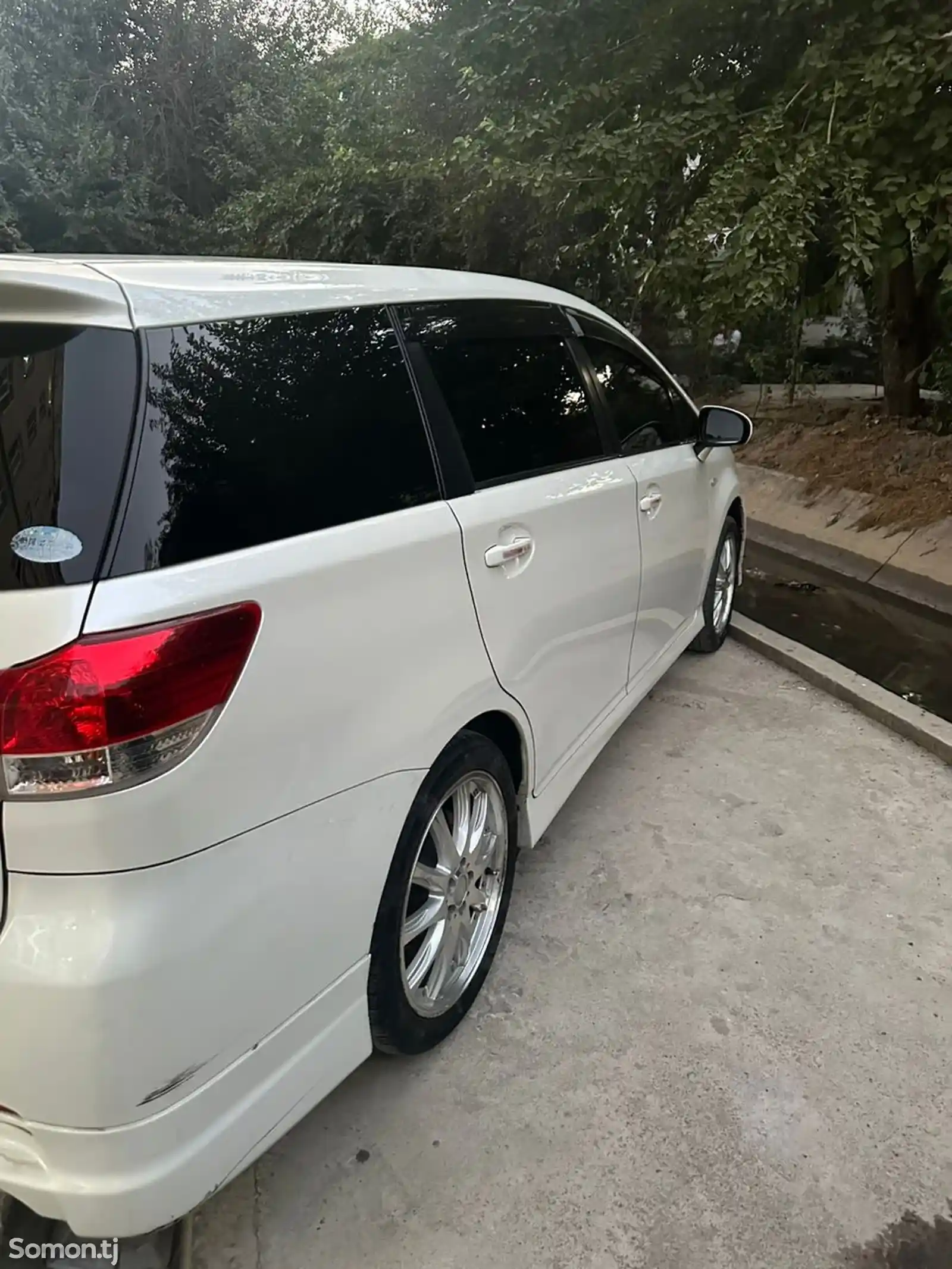 Toyota Wish, 2010-3