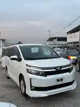 Toyota Voxy, 2015-2