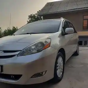 Toyota Sienna, 2009