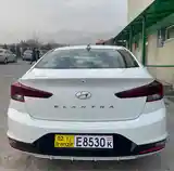 Hyundai Elantra, 2020-3