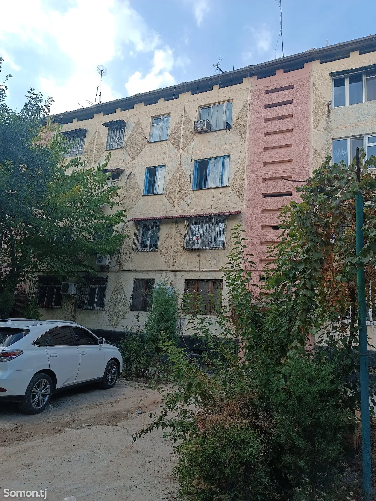 3-комн. квартира, 3 этаж, 63 м², 102 мкр-14