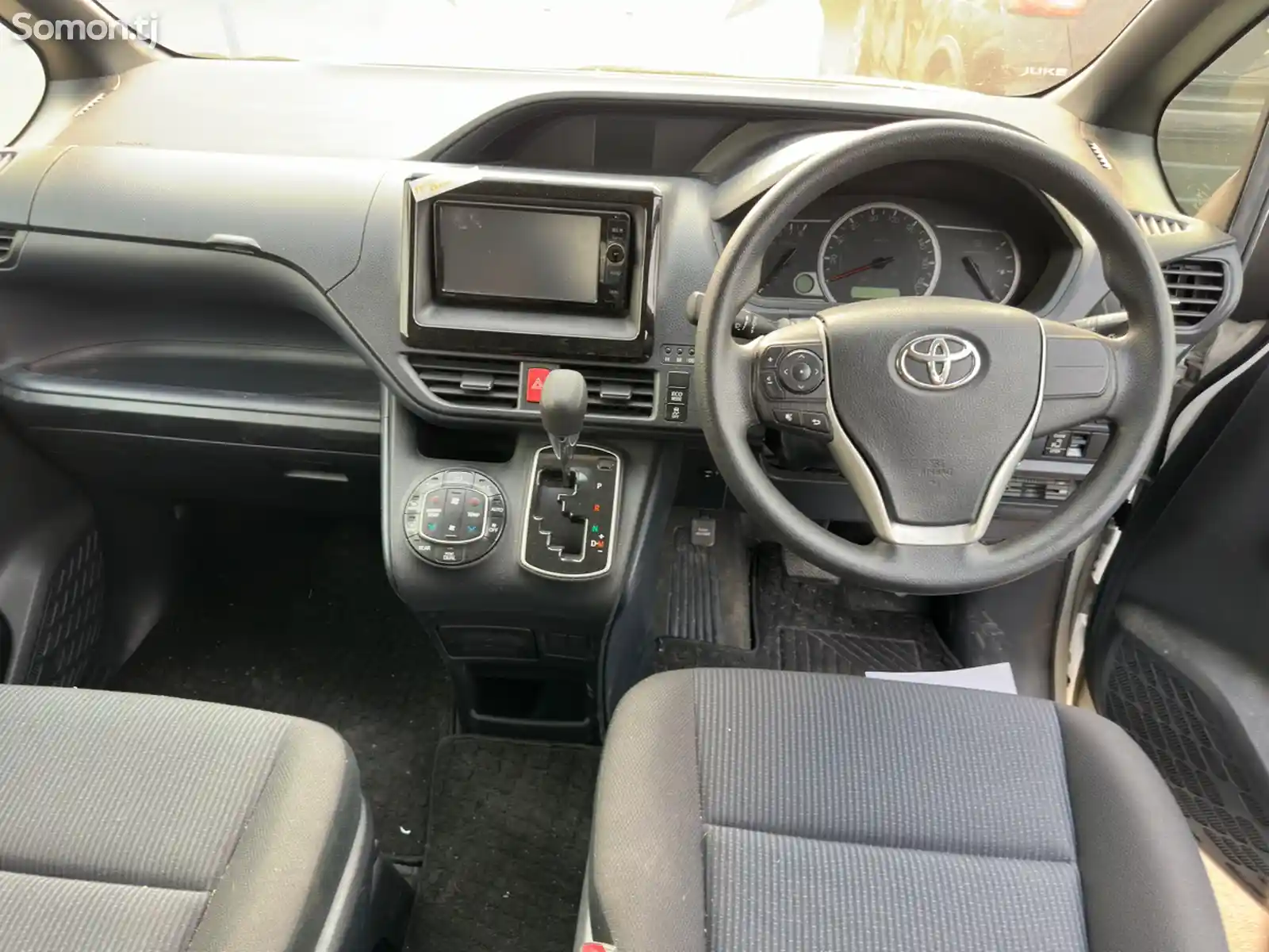 Toyota Voxy, 2014 на заказ-11