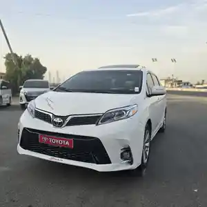 Toyota Sienna, 2015