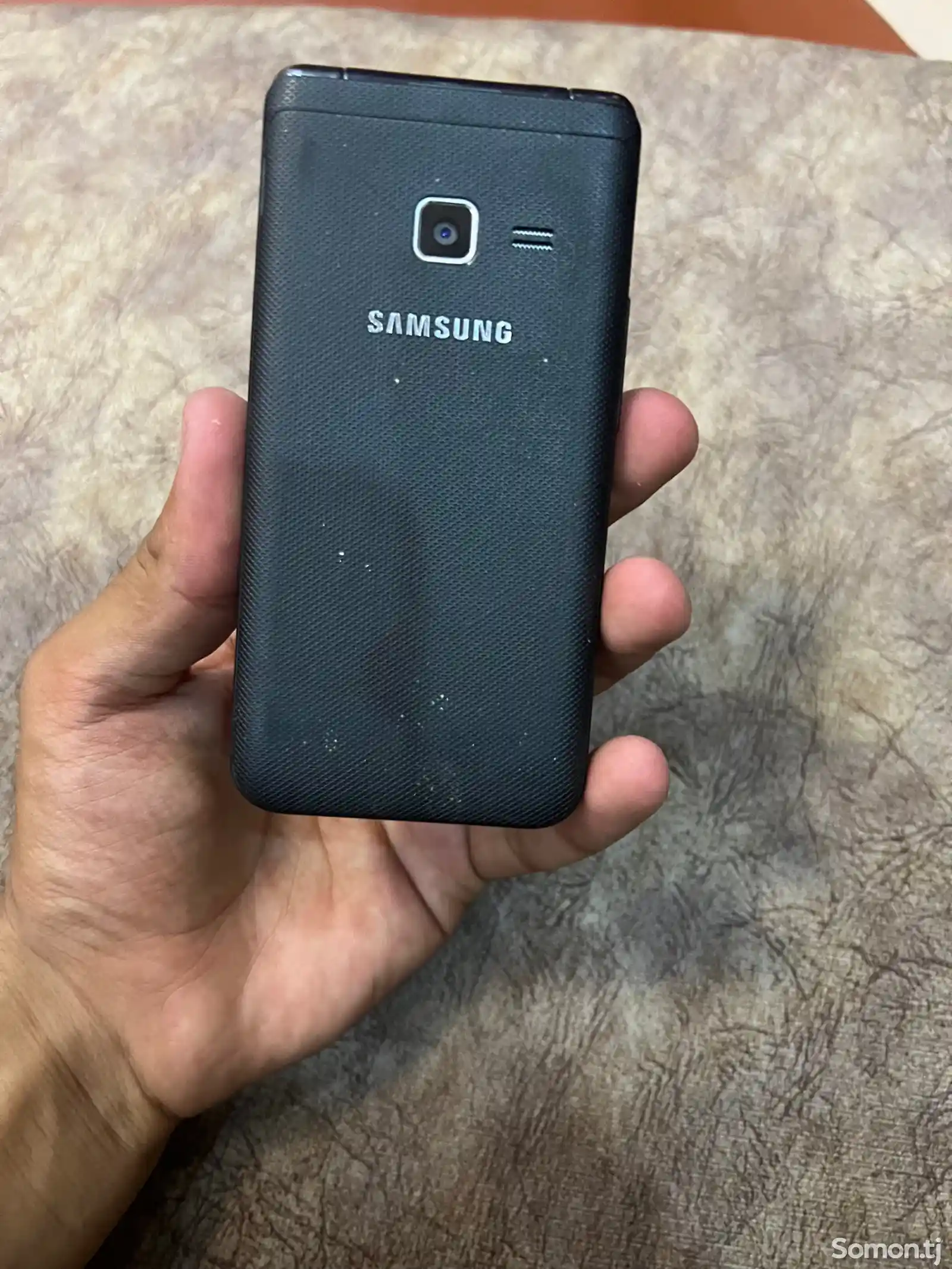 Samsung Galaxy Folder-1