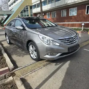 Hyundai Sonata, 2011