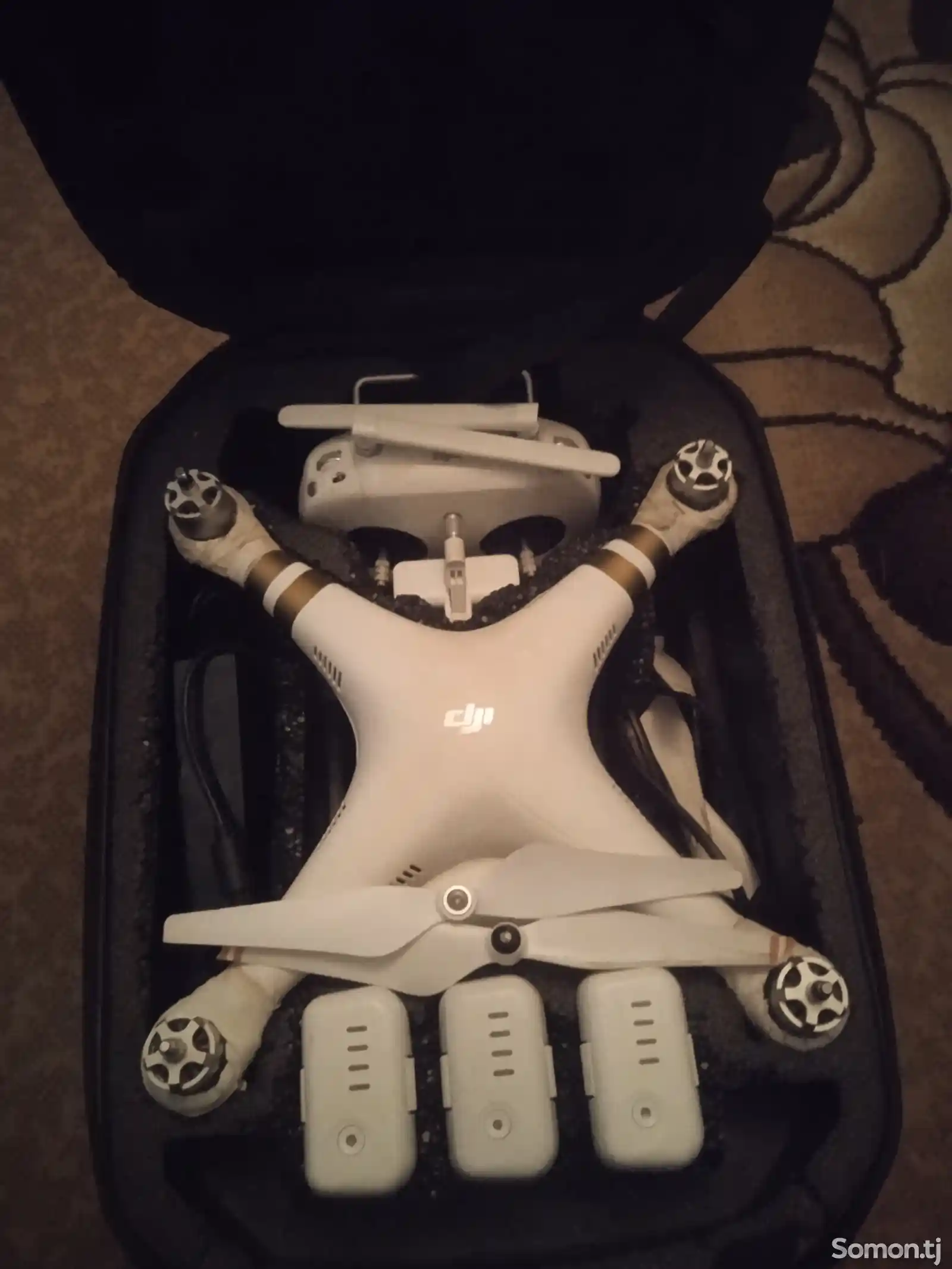 Квадрокоптер DJI Phantom 3 Pro-1