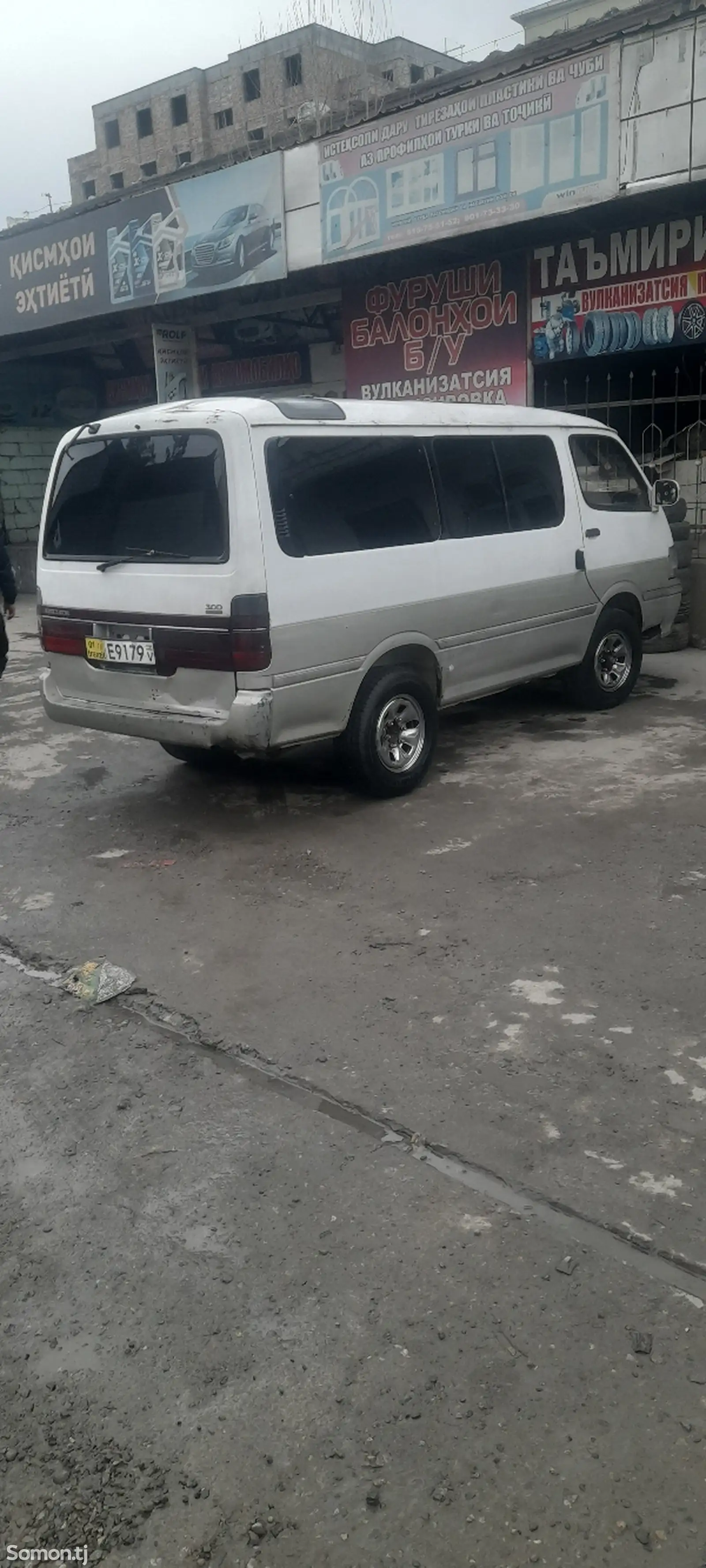 Микроавтобус Toyota Hiace, 1995-1