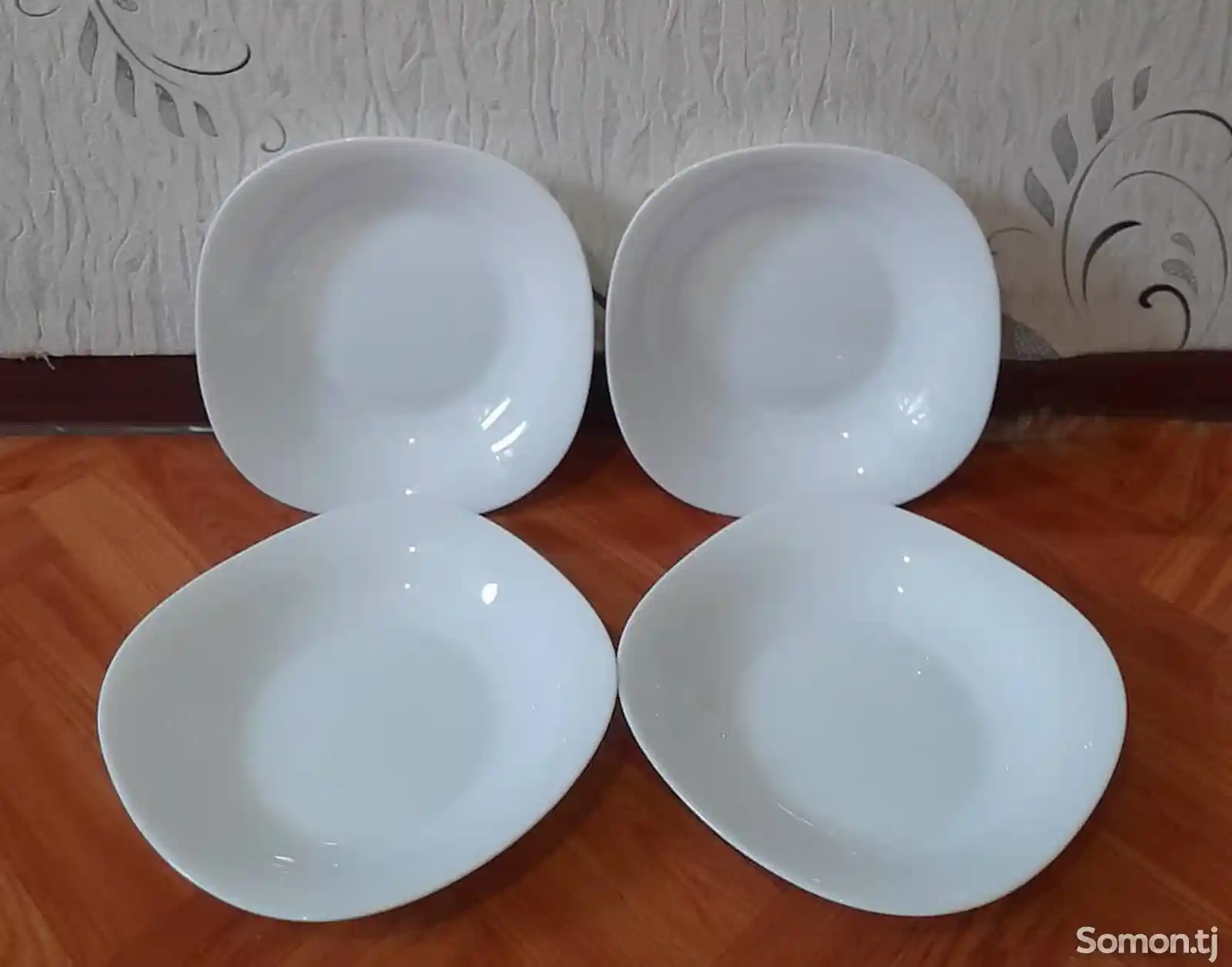 Глубокие тарелки салатницы