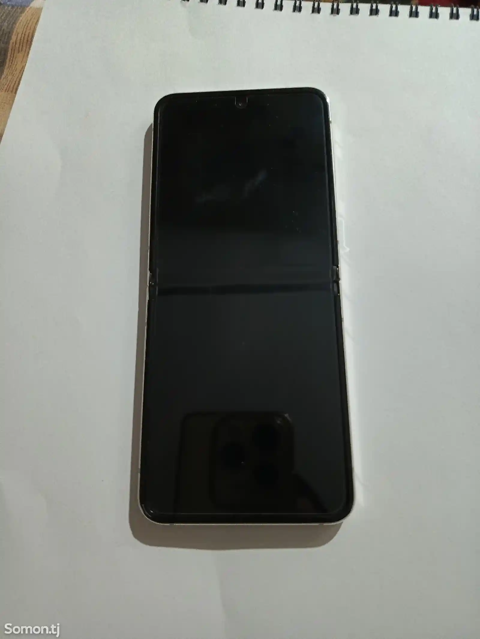 Samsung Galaxy Z Flip5-4