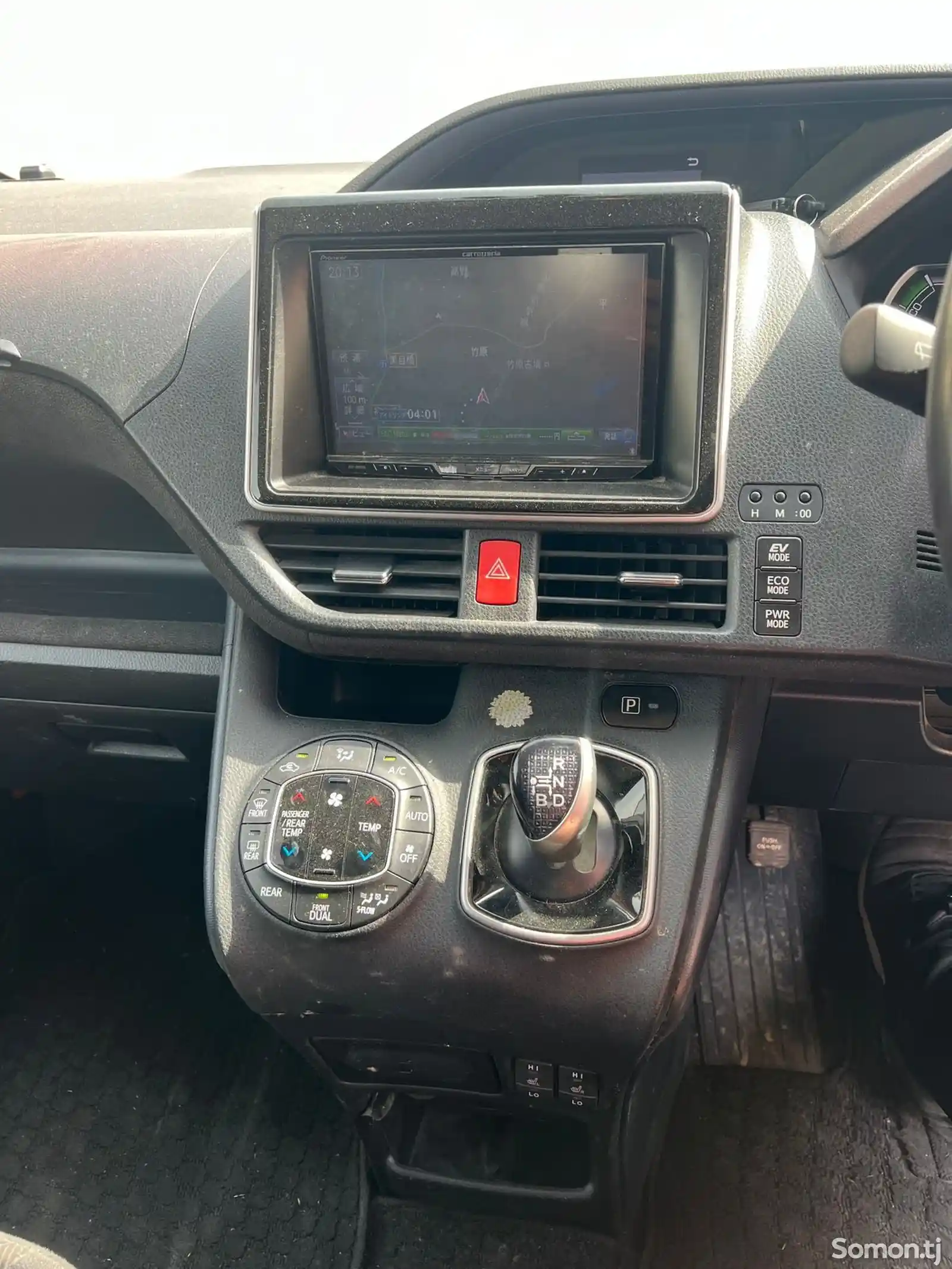Toyota Voxy, 2015-15