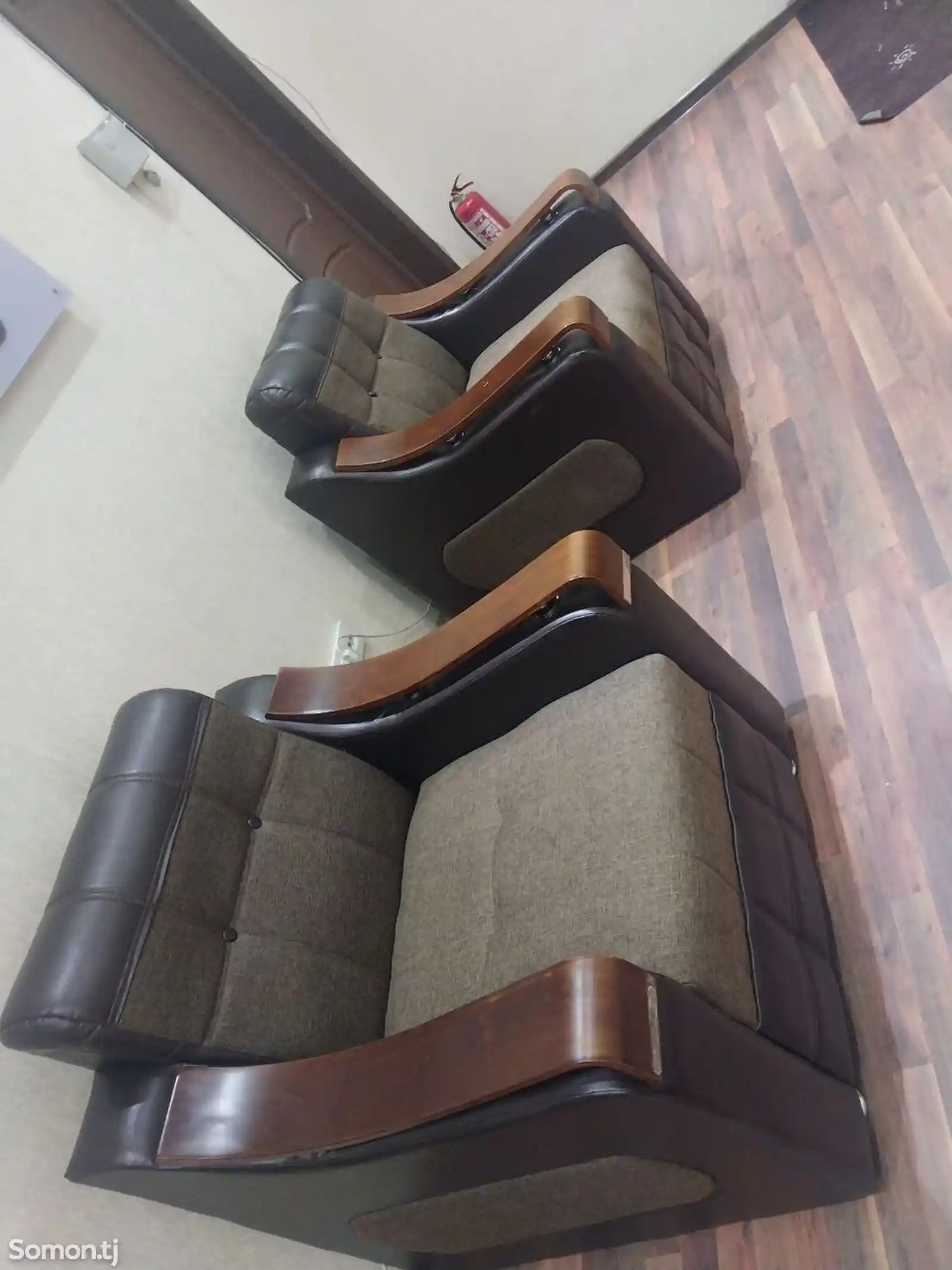 Уголовой диван с креслами-9