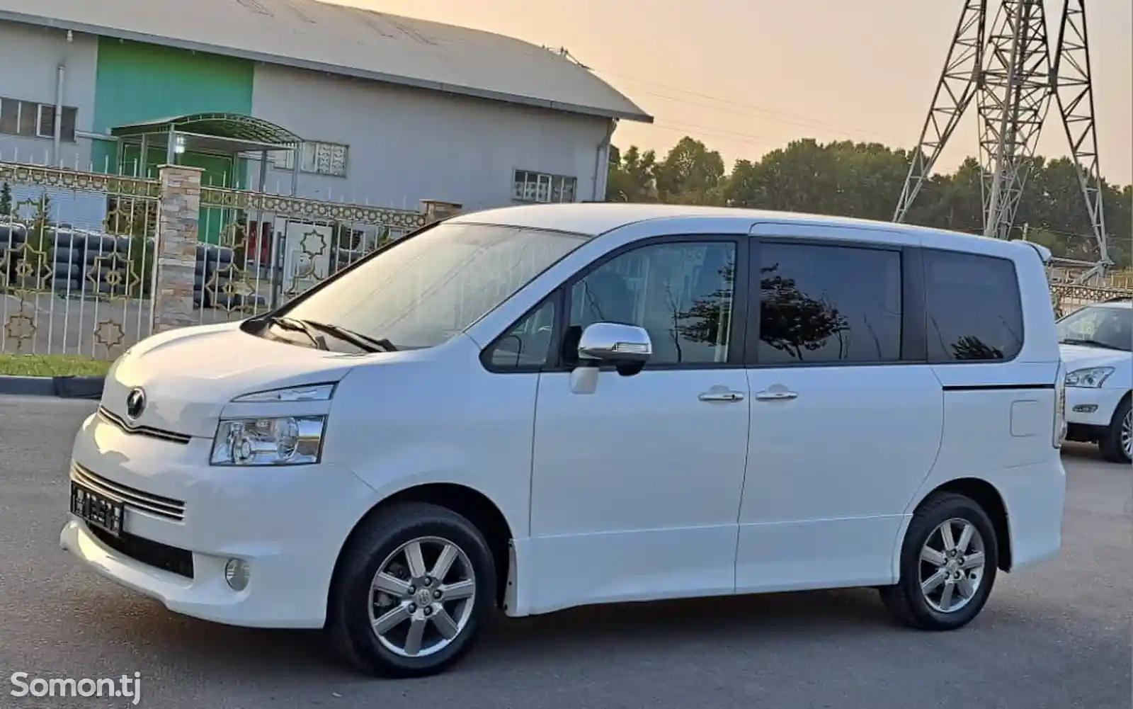 Toyota Voxy, 2008-9