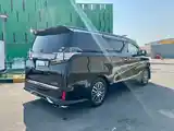 Toyota Vellfire, 2016-8