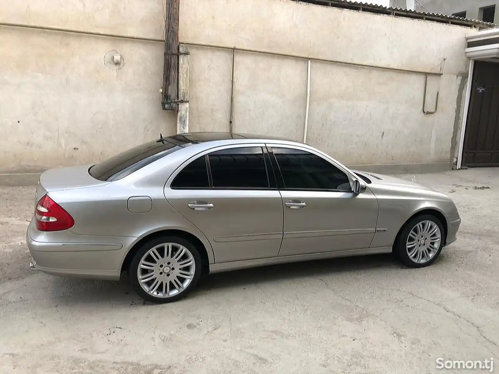 Mercedes-Benz E class, 2005-4