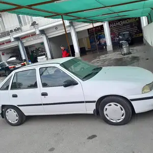 Daewoo Nexia, 1995