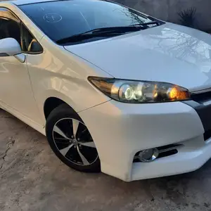 Toyota Wish, 2016