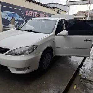 Toyota Camry, 2005