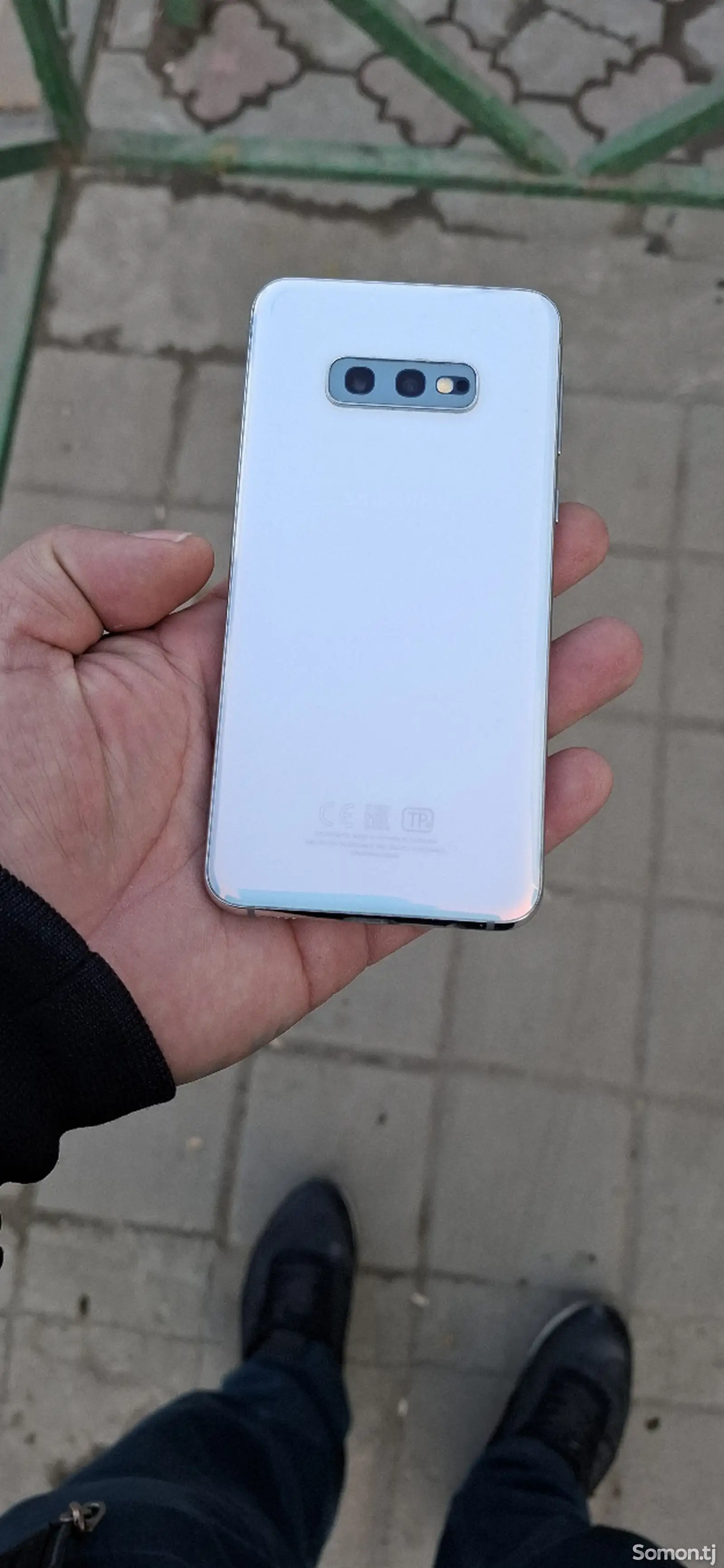 Samsung Galaxy S10e-1