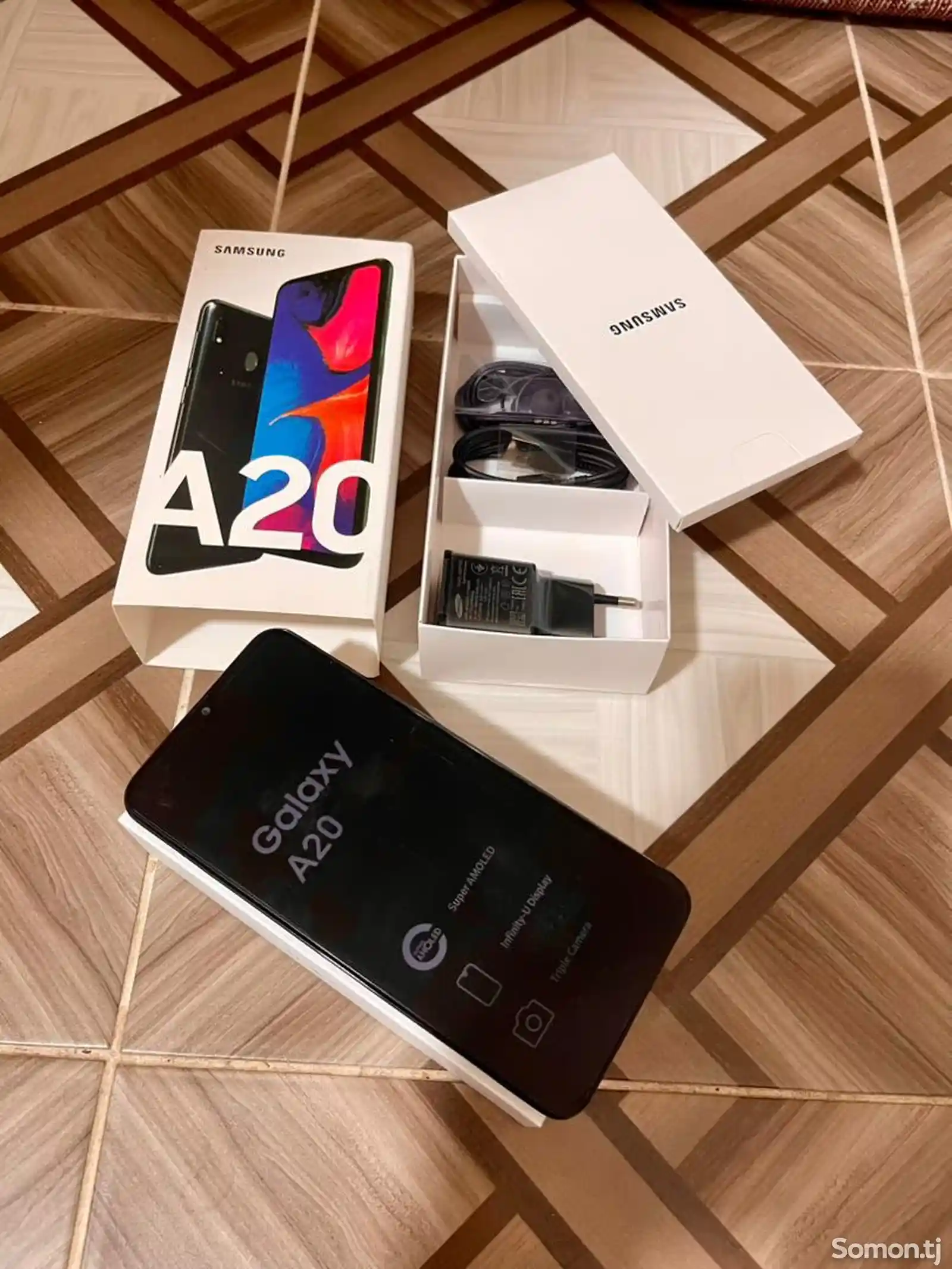 Samsung Galaxy A20 32 Gb Black-2