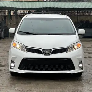 Toyota Sienna, 2015