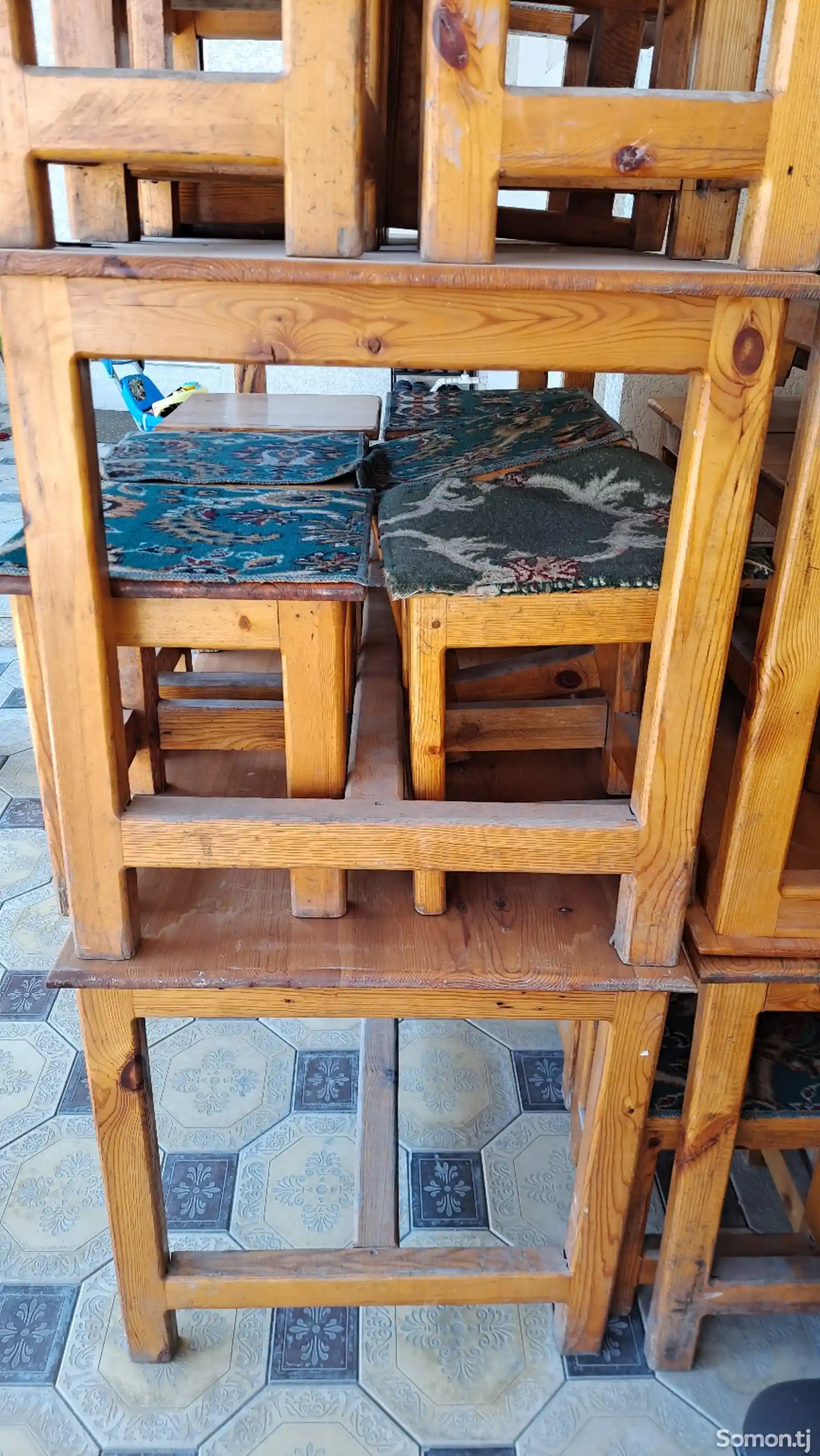 Стол и стулья для кафе-2