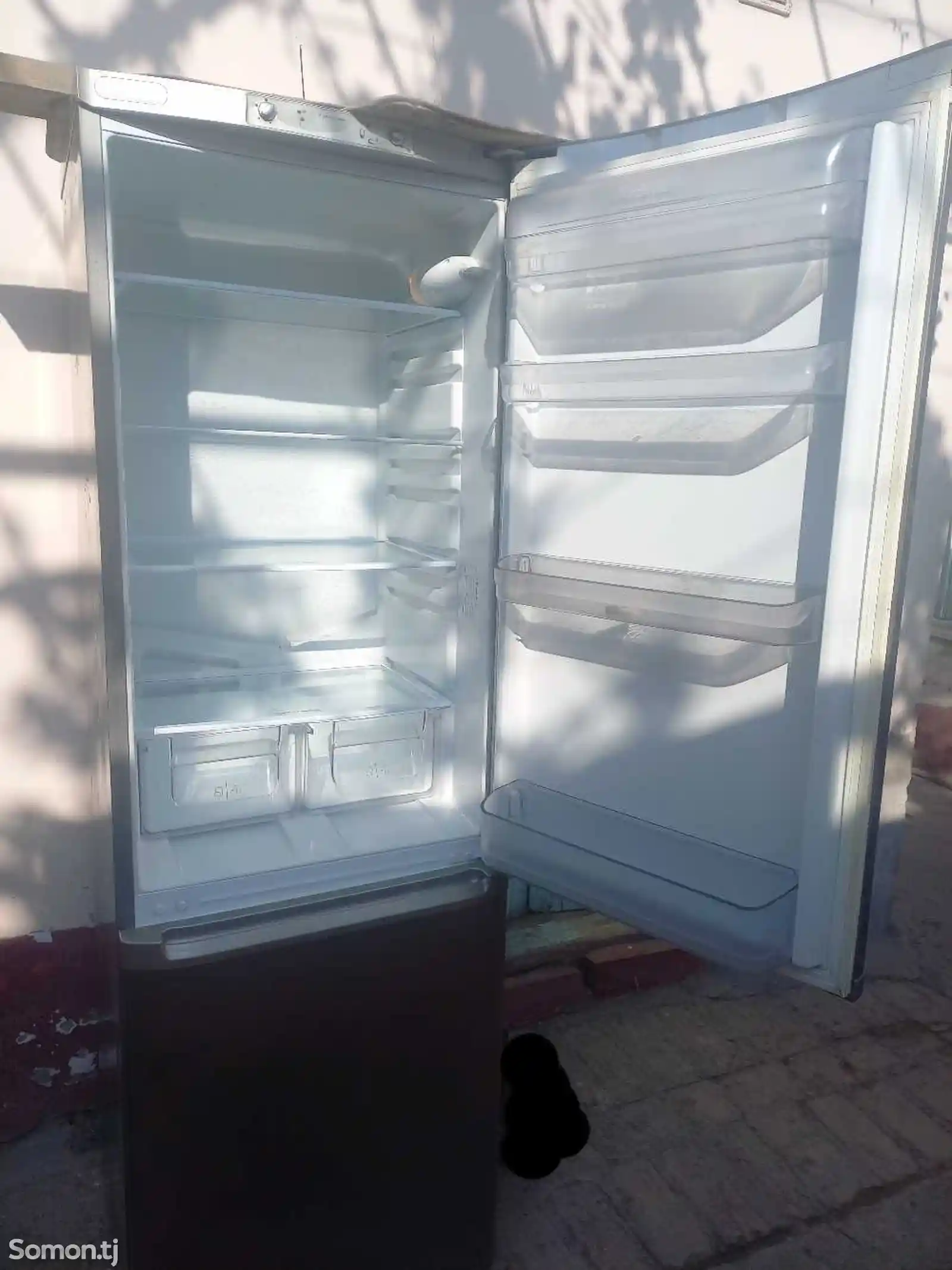 Холодильник Ariston-2