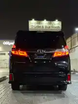 Toyota Vellfire, 2018-3