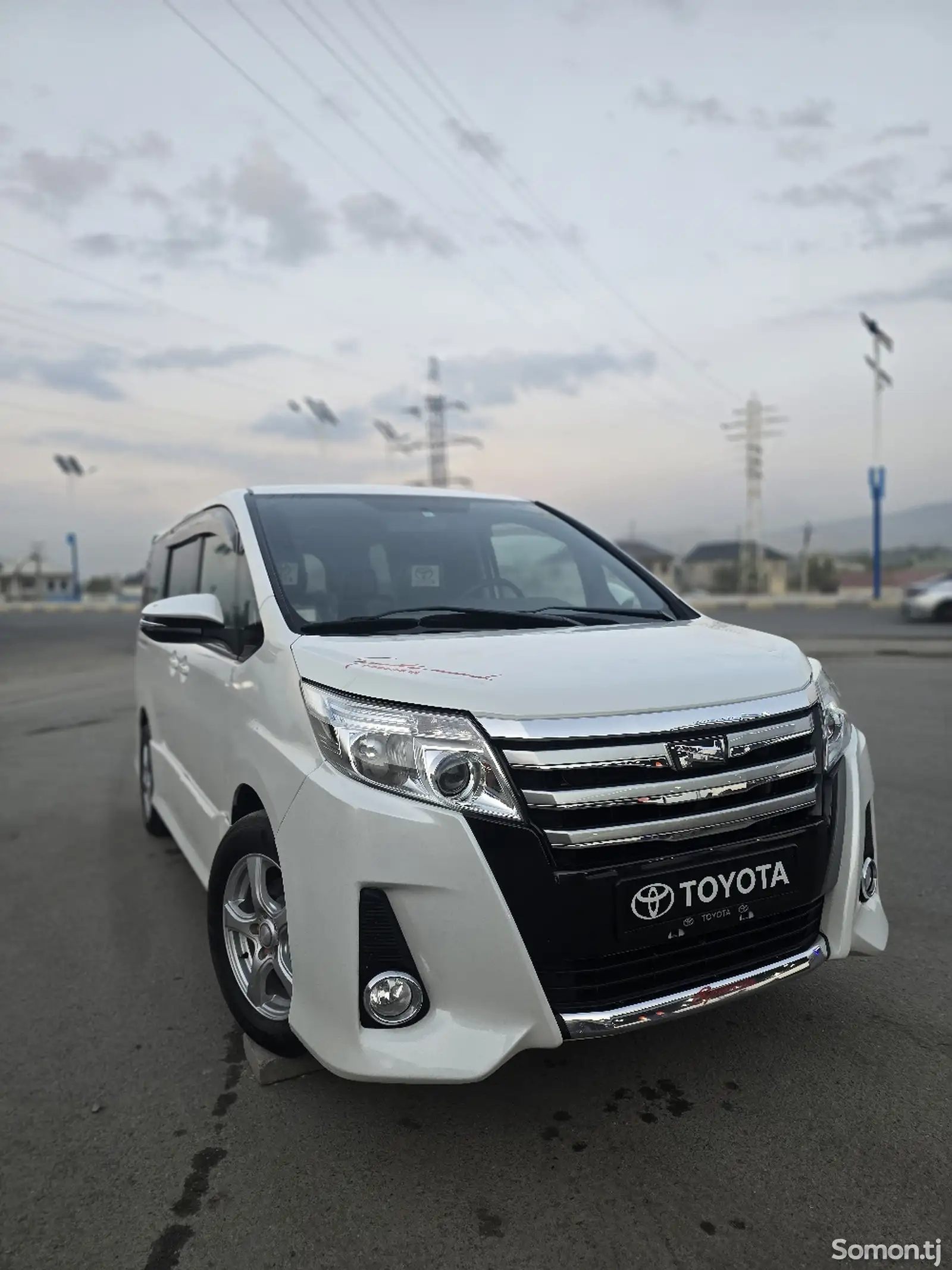 Toyota Voxy, 2014-8