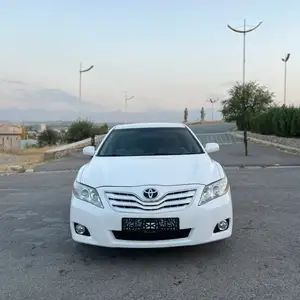 Toyota Camry, 2010