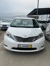 Toyota Sienna, 2015-7