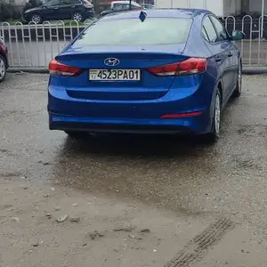 Hyundai Elantra, 2017