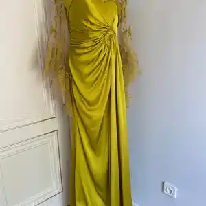 Абсолютно новое платье