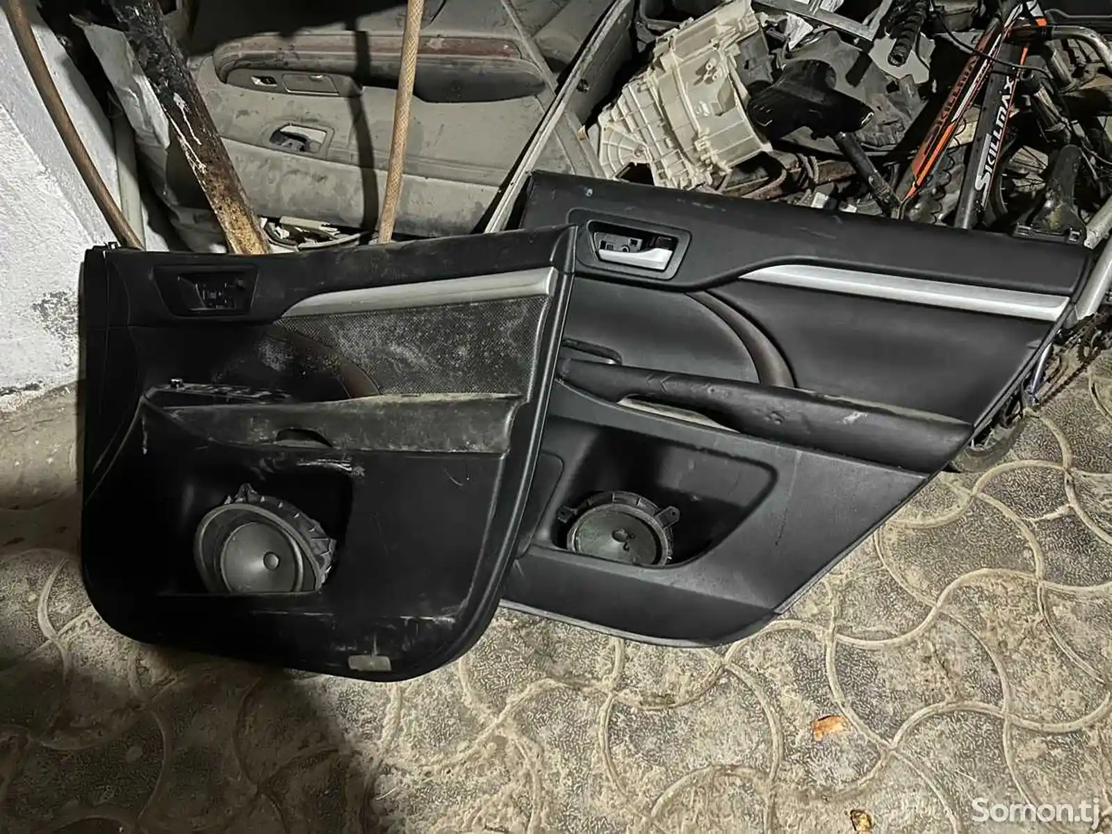 Обшивка двери Toyota Highlander 2015-19