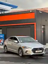 Hyundai Elantra, 2017-3