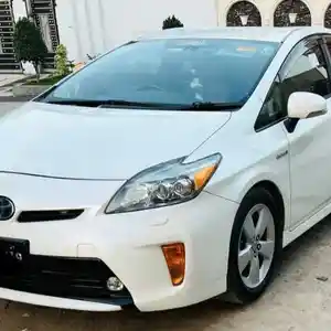 Лобовое стекло от Toyota Prius