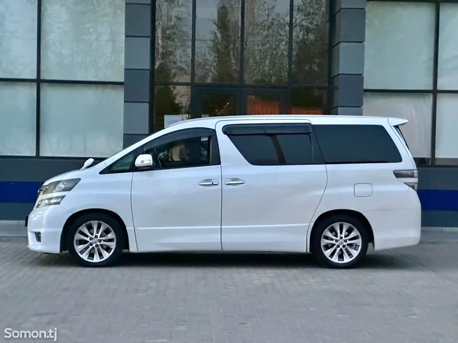 Toyota Vellfire, 2010-2