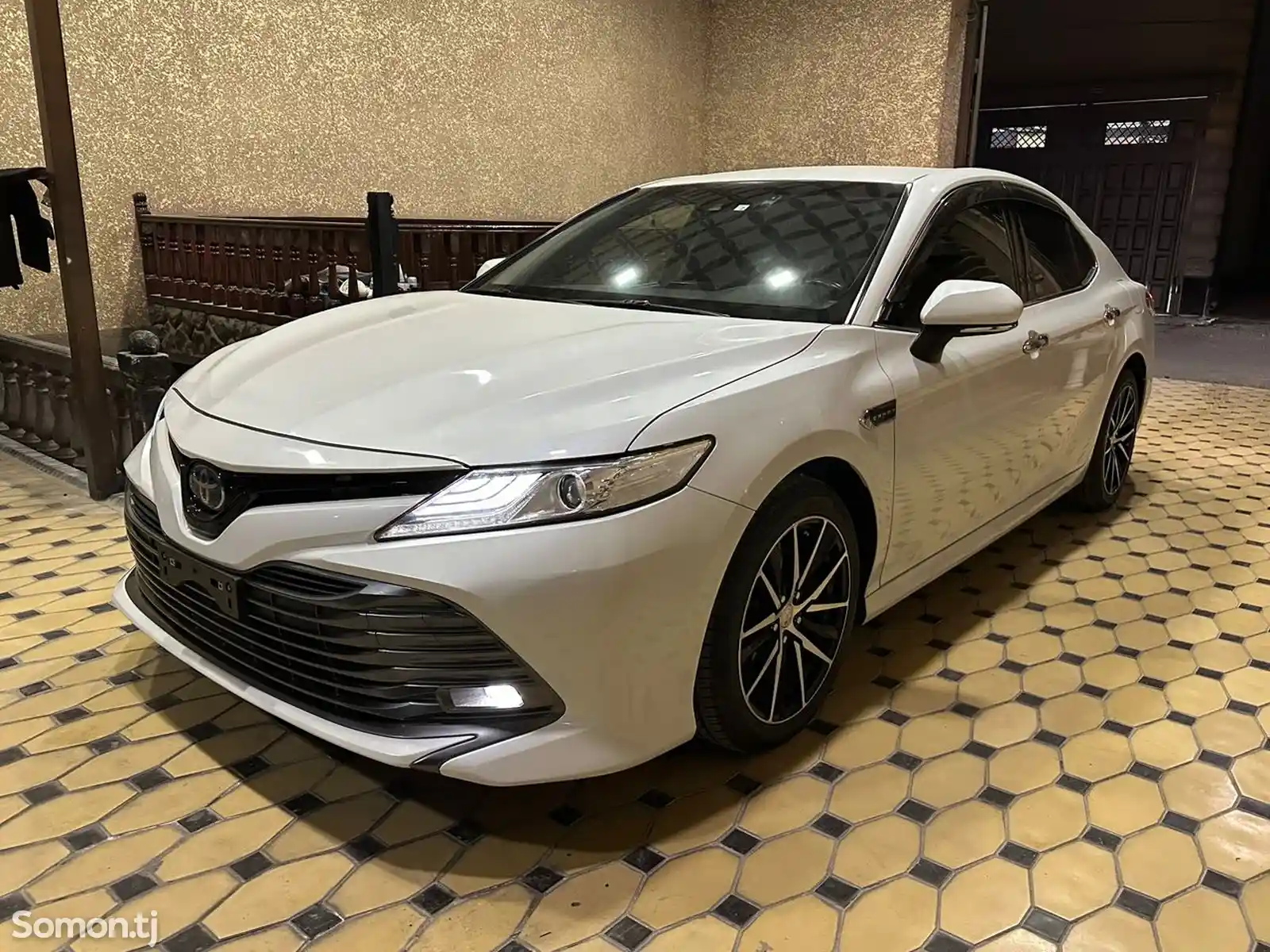 Toyota Camry, 2018-1