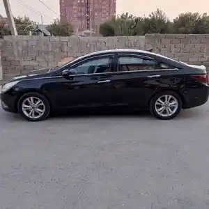 Hyundai Sonata, 2011