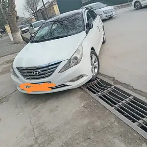 Hyundai Sonata, 2010