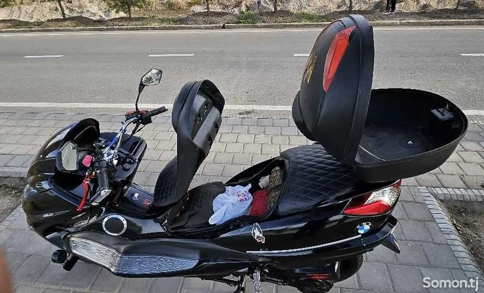 Скутер BMW-9
