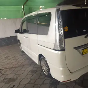 Nissan Serena, 2014