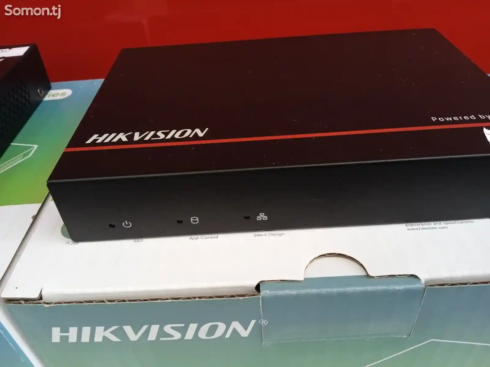 База со встроенным жестким диском Hikvision DS-E04NI-Q1/4P-1