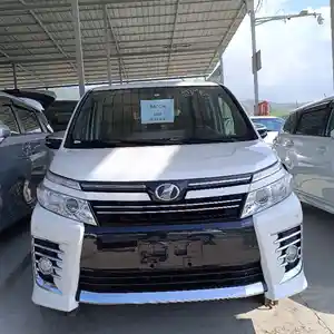 Toyota Voxy, 2016