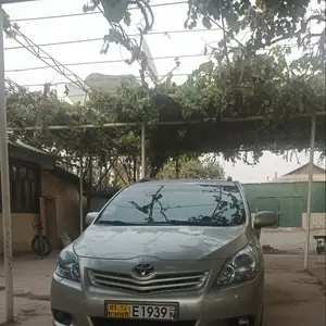 Toyota Corolla Verso, 2011