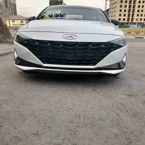 Hyundai Elantra, 2022