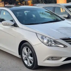 Hyundai Sonata, 2011