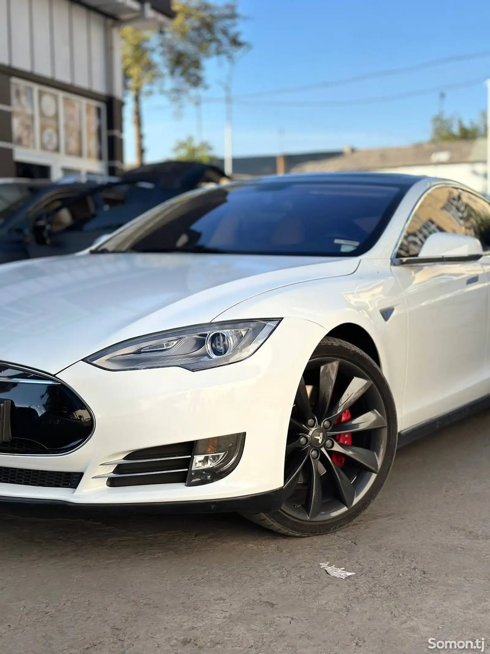 Tesla Model S, 2013-8