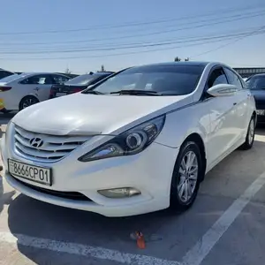 Hyundai Sonata, 2011