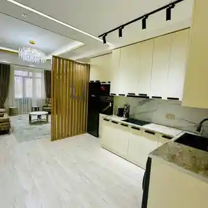 3-комн. квартира, 6 этаж, 80м², Сомони