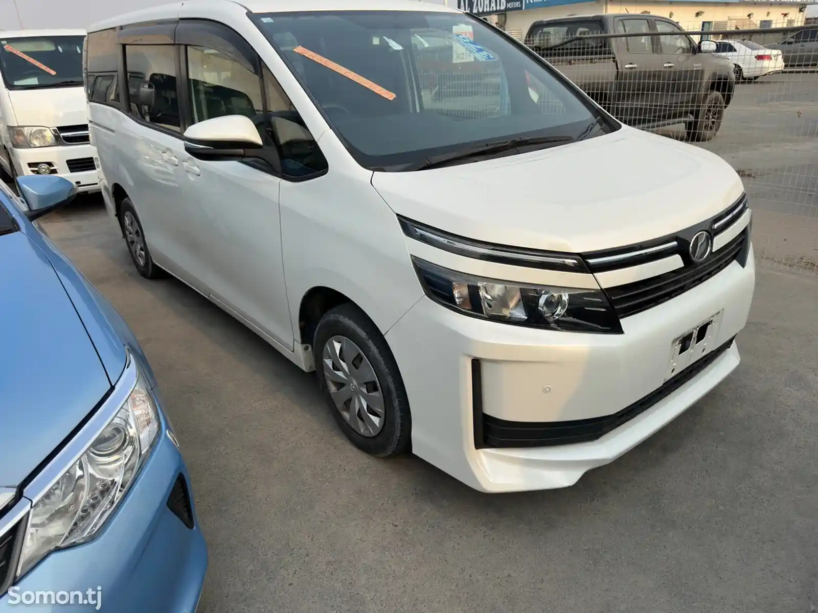 Toyota Voxy, 2014 на заказ-3